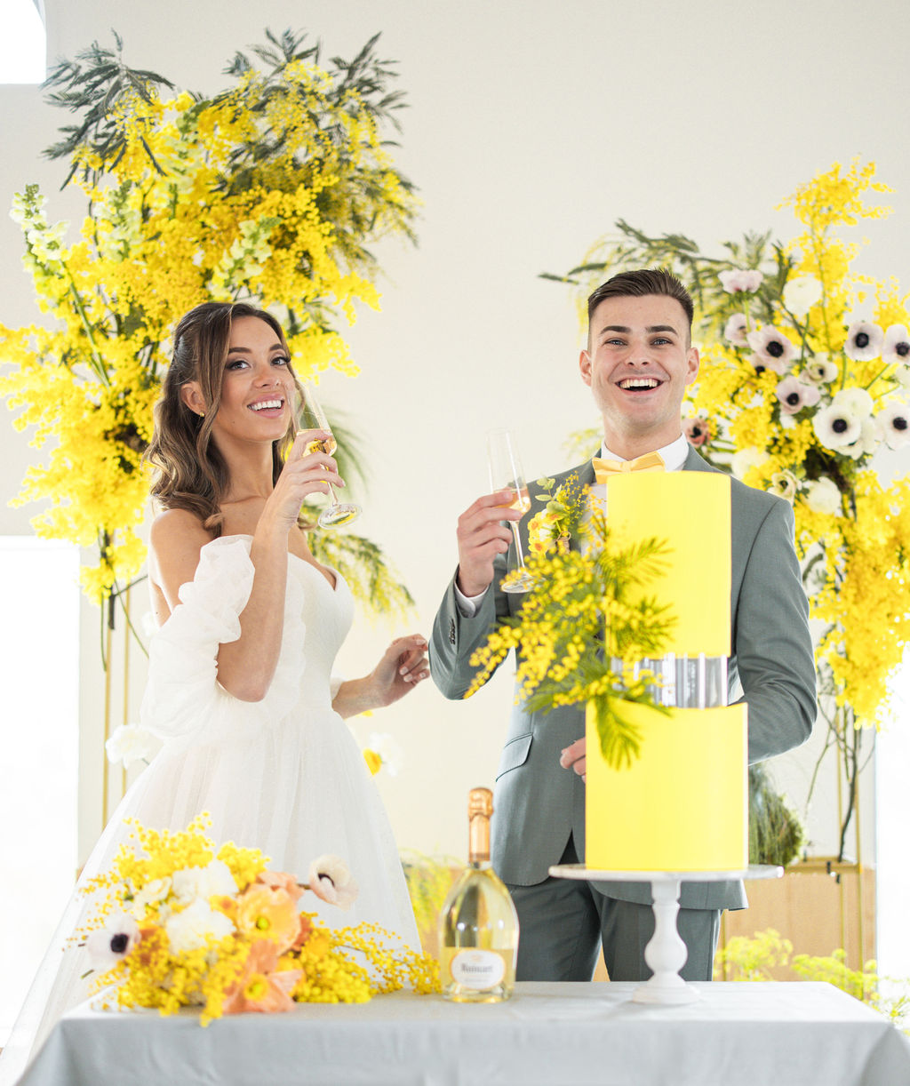 Shooting d'inspiration : Les mariés avec le Wedding Cake